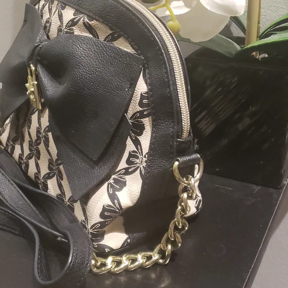 ❣️💫MARK DOWN💫❣️ Betsey Johnson Crossbody Bag - Picture 3 of 10